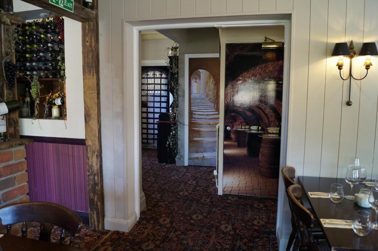 The Flying Bull Inn Liss Exterior foto
